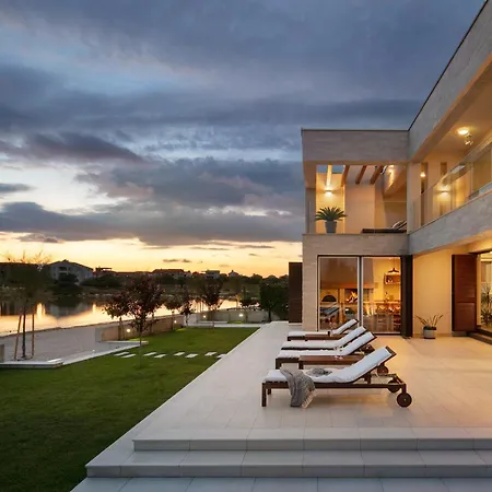 Villa Beautiful Sale *
