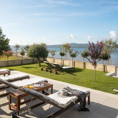 Beachfront Villa Sale 别墅 *